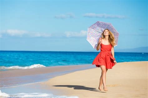 Beautiful Woman Walking On Tropical Beach — Stock Photo
