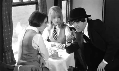 It's been a hard day's night and i've been workin' like a dog it's been a hard day's night i should be sleepin' like a log. Pattie Boyd scene in A Hard Day's Night (HD) - YouTube