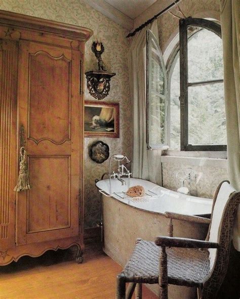 Während es möglich ist, verschiedene stile und stile in badezimmerdekorationen zu kombinieren, können sie über die standards hinausgehen und ihre. #Frenchcountrydecorating | Französisches badezimmer ...