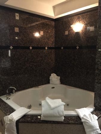 The alexis hotel is perfectly situated in downtown seattle offering lots of luxuries in a variety of suites. In room jacuzzi - Picture of Radisson Hotel Orlando - Lake ...