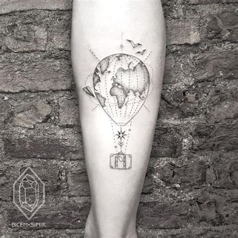 Enjoy every moment to your fullest. Kreative Tattoo-Ideen für Weltenbummler