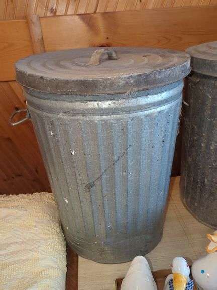Vintage 20 Gal Galvanized Trash Can With Lid Isabell Auction