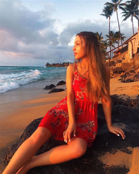 Sydney Serena On Instagram Aloha 🌺 Girl Photography Poses
