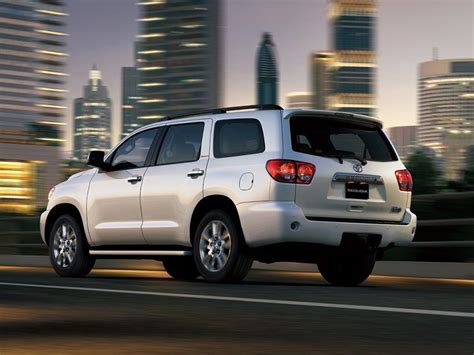 New Toyota Sequoia 2016 57l Vxr Photos Prices And Specs In Uae