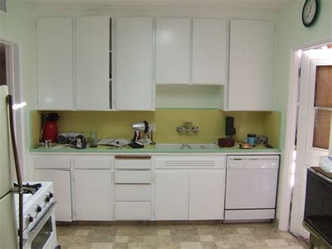 No matter the types of paint you choose, you will get the best result by prepping your cabinets beforehand. what type of paint to use on kitchen cabinets from What Type Of Paint To Use On Kitchen Cabinets ...