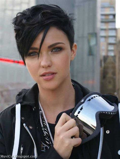 There are a lot of styles that can help you avoid your round face problems. 10 Cute Short Hairstyles for Round Faces | Short ...