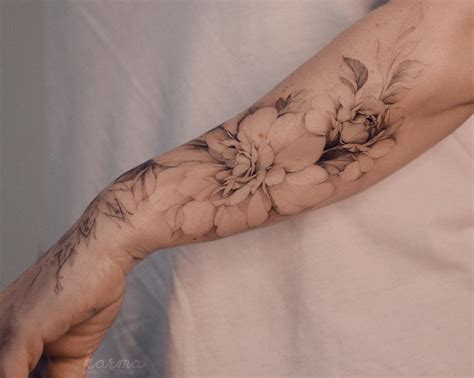 Tattoo Artist Karolina Szyma Ska Black And Gray Graphic Tattoo