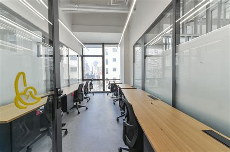 From a technical standpoint, traders say that xrp is in a do or die situation where it would have to bounce strongly at the current level at around $0.35 or face more downside. WeWork World Trade Tower, Shanghai - Book Online - Coworker