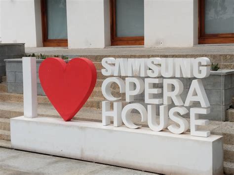 Tour Of The Worlds Biggest Samsung Experience Store In Bangalore