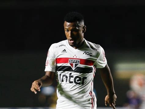 Luan Est De Volta Ao Time Titular E N Meros Do S O Paulo Volante