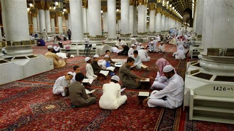 Mengaji Al Quran Di Masjid Nabawi