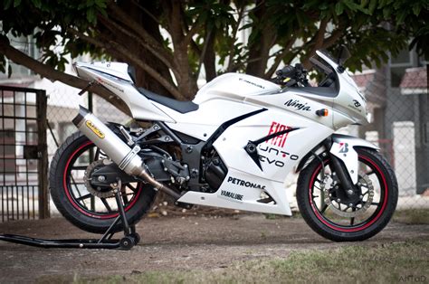 The 249cc, twin cylinder engine on ninja 250 is good for 39 hp at 12,500 rpm and 23.5 nm at 10,000 rpm. Kawasaki Ninja 250r Wallpapers, Images and Pictures High ...