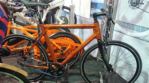 Buku dengan ilustrasi doodle ini berisikan isi hati sang penulis, lala bohang. Rakyat Jelata Indonesia (Rajin): Daniel Vogel Essex adalah ...