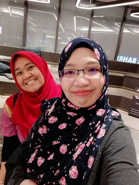 Semua halaman dengan judul mengandung kata kelam kabut. SEMALAM ITU...HARI YANG KELAM KABUT!! - Aku Ain Kau Siapa