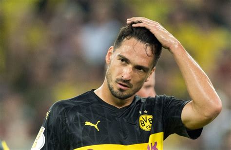 Matts hummels muss immer die seife aufheben! Hummels remains frozen out as Germany boss refuses to ...