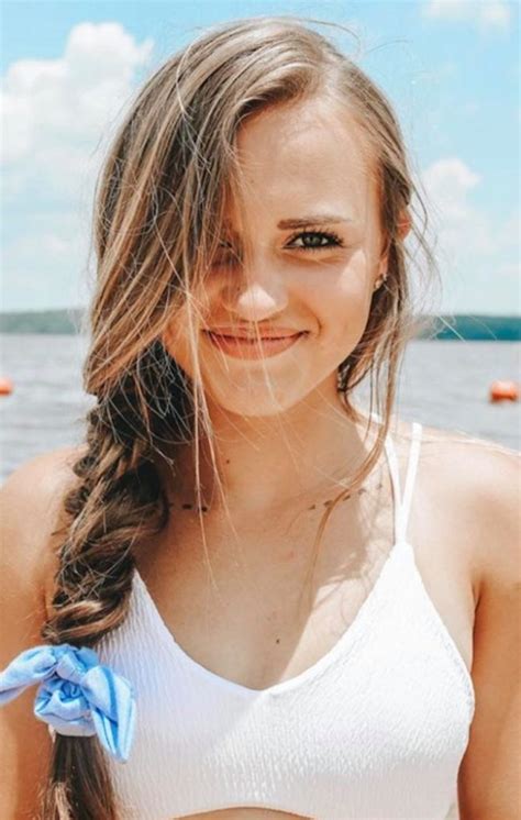 10 Cute Beach Hairstyles That Are Instagrammable Af Easy Hairstyles For Long Hair Hairstyles