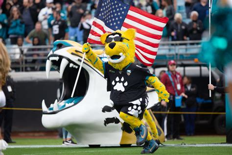 Look Video Of The Jaguars Mascot Went Viral Tonight The Spun Whats Trending In The Sports