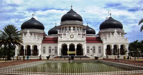 Tempat wisata aceh sangat lengkap. 5 Tempat Wisata Sejarah yang Menarik di Aceh - Aceh