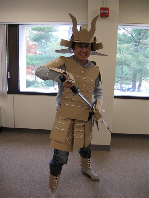 26 Diy Halloween Costumes You Can Create With Cardboard Cardboard Costume Recycled Costumes