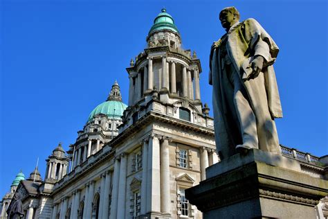 Halla na cathrach bhéal feirste; Robert McMordie Statue at City Hall in Belfast, Northern ...