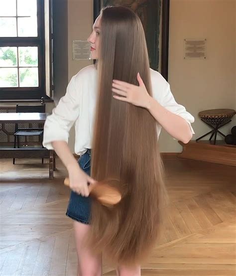 Video Rapunzel In The Museum Realrapunzels In 2020 Long Hair
