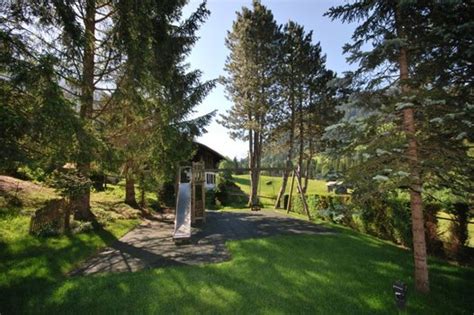 So trauert gstaad um johnny hallyday (†74). Johnny Hallyday : Son chalet de Gstaad à vendre pour 9,5 ...