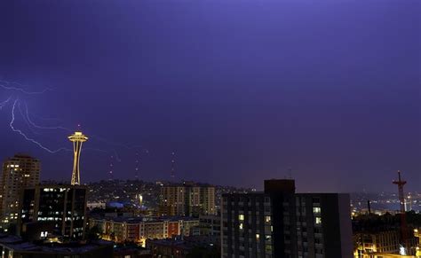 Seattle Lightning Space Needle And Multiple Strike 2 Flickr Photo