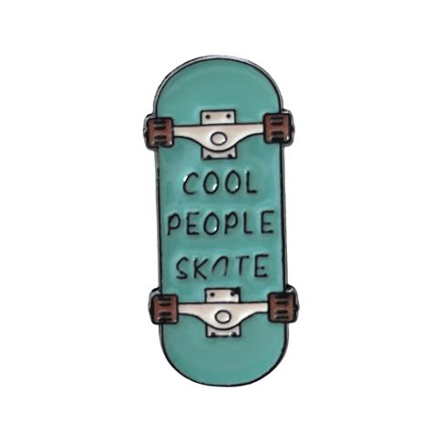 Cool People Skate Kule Og Morsomme Pins Til å Feste På Et Klesplagg