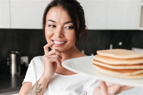 Free Photo Cheerful Young Woman Holding Pancakes