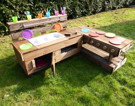 Kinderbett selber bauen mit der anleitung von hornbach: Palettenmöbel - Kinderküche M aus Holz für Garten - Palettery.de