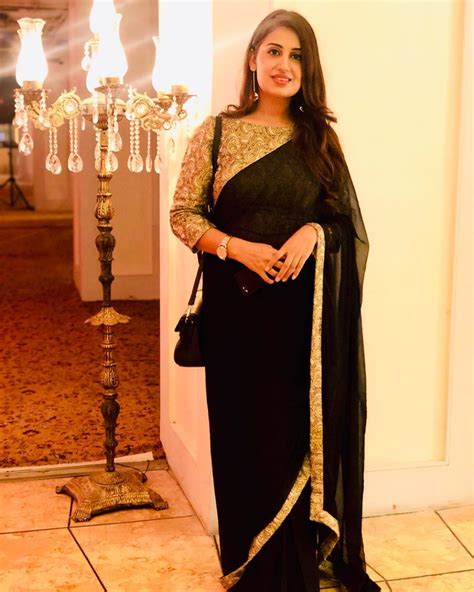 Madiha naqvi is a famous pakistani anchor and a news caster. Beautiful Wedding Pictures of Morning Show Host Madiha ...