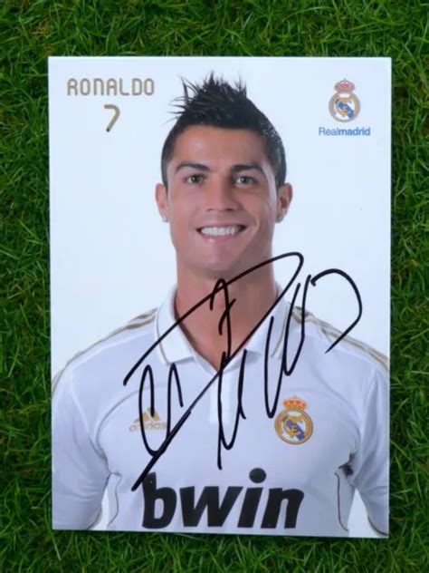 Photo Officielle Real Madrid Cf Signed Cristiano Ronaldo Foot Ultra