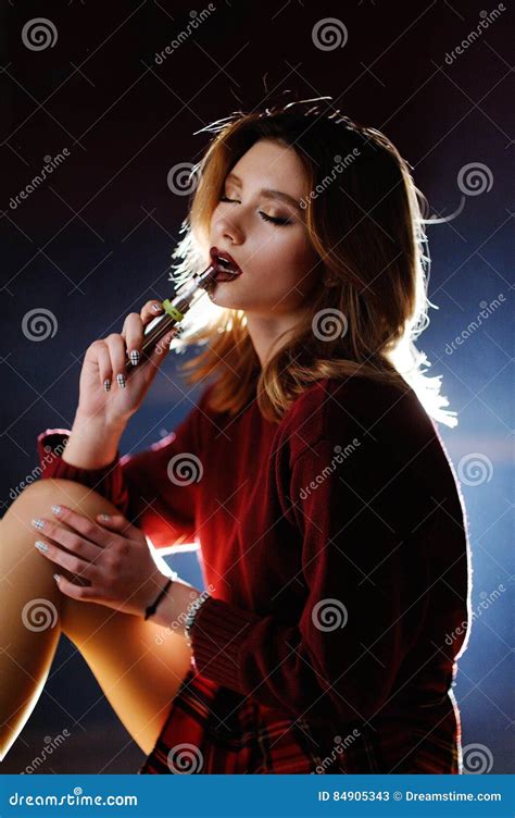 Pretty Girl Viper Smoke E Cigarette In A Nightclub Stock Image Image