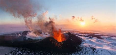 مراحل انفجار البركان - موضوع