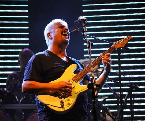 Un infarto lo ha stroncato nella sua casa di magliano in toscana sembrava una canzone divertente tutta improntata sul colore delle tradizioni napoletane che sono l'humus di cui si nutre la musica di pino daniele. Chi è Pino Daniele