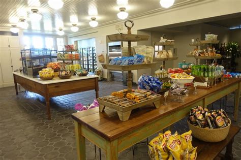 Disney beach club gift shop. Review: Disney's Yacht Club Resort - yourfirstvisit.net