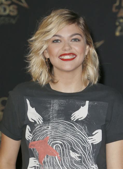 Louane best of album 2021 louane les meilleures playlist 2021 louane best hits. Louane Nouvelle Coiffure 2021 : Accessoirisez votre ...