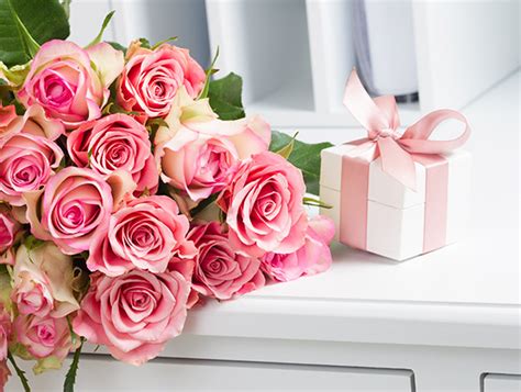 Check spelling or type a new query. Anniversary flowers and gift - LolaFlora Blog