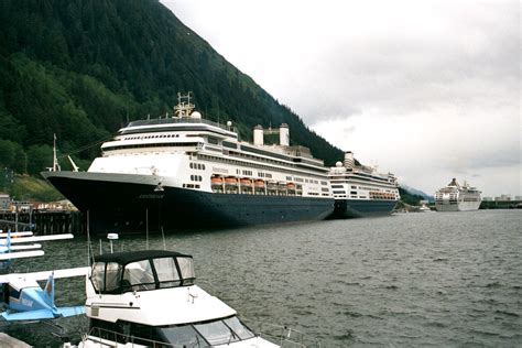 Filecruise Ships In Juneau Alaska Wikipedia The Free Encyclopedia