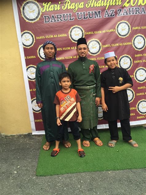 Tahniah juga kepada semua penerima hadiah bagi permainan soalan raya. Majlis Sambutan Hari Raya Aidilfitri Darul Ulum Az Zahra ...