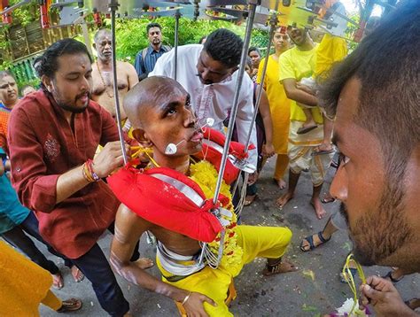 Having arrived in kuala lumpur from penang, we learned that we were lucky to come in the right time: Thaipusam Festival 2019: Body Piercing Rituals at Batu ...