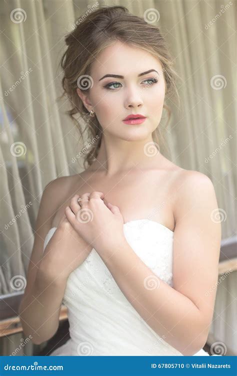 novia hermosa rubia linda joven foto de archivo imagen de modelo rubio 67805710