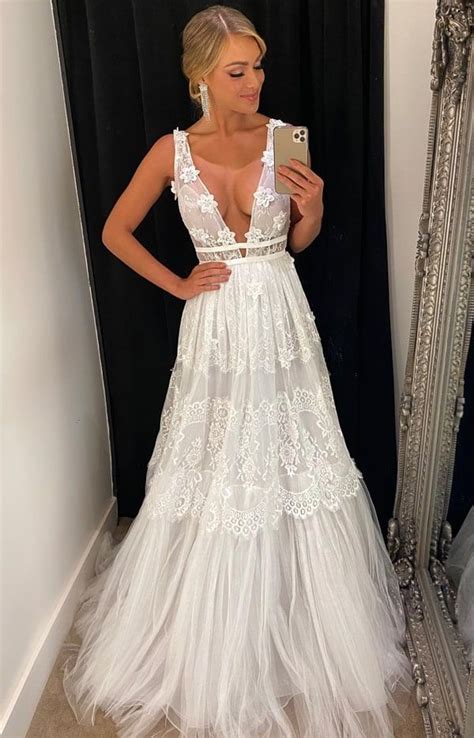 Vestido De Noiva Simples 20 Modelos Elegantes Para Usar Em 2020 Pronta P Vestido De