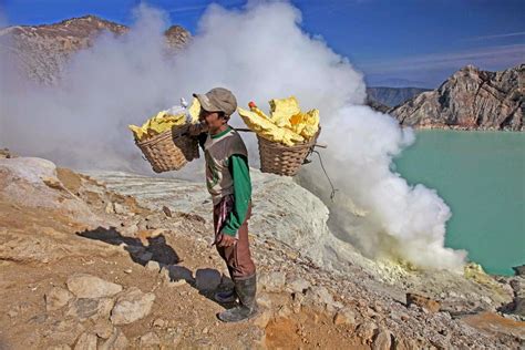 Ijen The Volcanic Sulfur Mine Of Indonesias East Java ~ Kuriositas