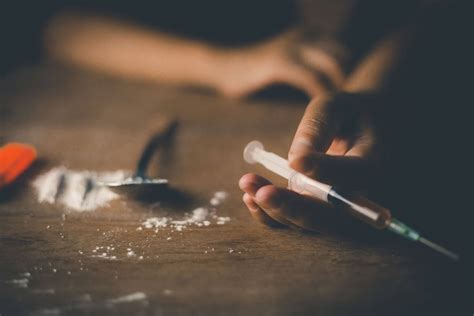 Signs and Symptoms of Heroin Addiction | 310 RECOVERY, Los Angeles CA