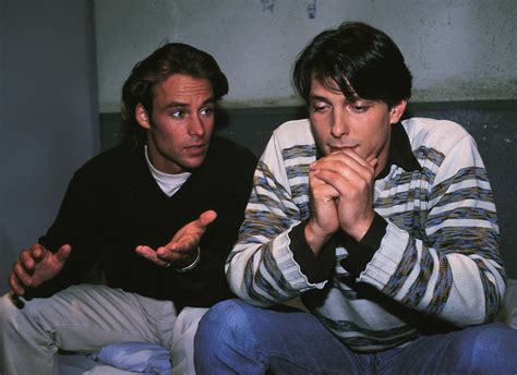 Thomas „Tom“ Foster (gespielt von Michael Evans) – Offizieller „Unter