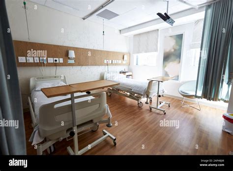 Beds In Empty Hospital Ward Stock Photo Alamy