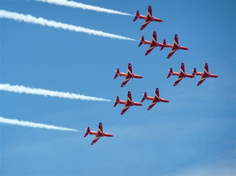 3840x2160 Wallpaper Airshow Arrows Sky Red Education Airshow
