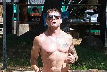 Ryan Phillippe Shows Off His Muscle Bare Body Gay Male Celebs