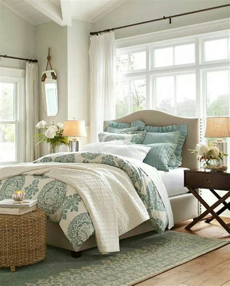 It s possible to use empty wall in your bedroom to earn a sweet gallery. Pin by Dionne Payne on Decor | Pottery barn bedrooms, Barn ...